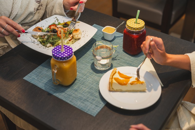 Bistro - Salat, Kuchen und Smoothies Bistro - Salat, Kuchen und Smoothies